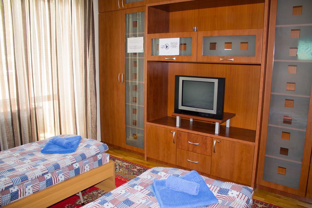 Ala Hostel Almaty Exterior photo